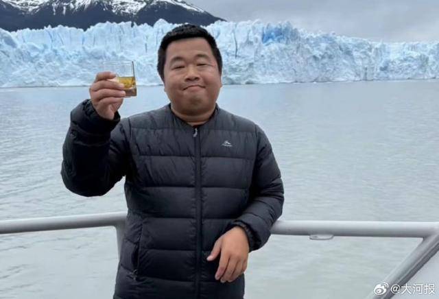 千万粉丝网红“蓝战非”解封后更新,称在非洲旅行遭遇车祸