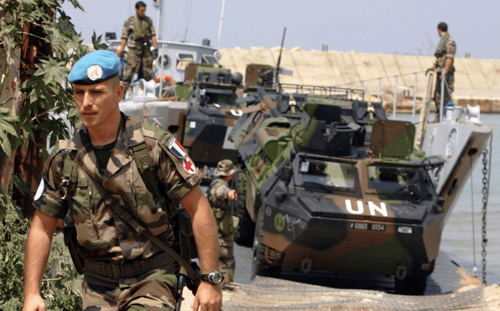 中东战云密布，以色列不宣而战对法军开打，美军威胁要炸联合国维和部队！